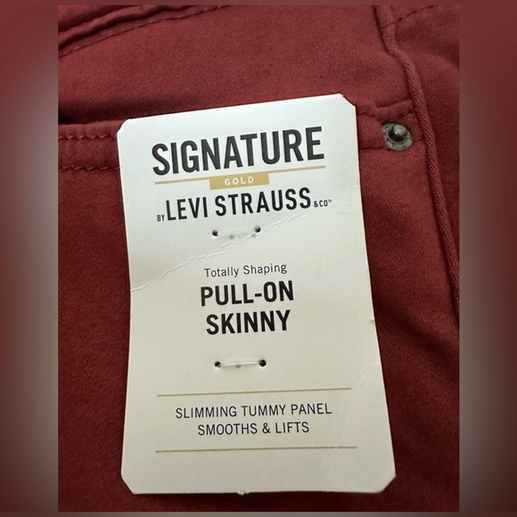 Levi’s Classic Pull On Skinny Red Jeans NWT Women’s 8 - Picture 3 of 11